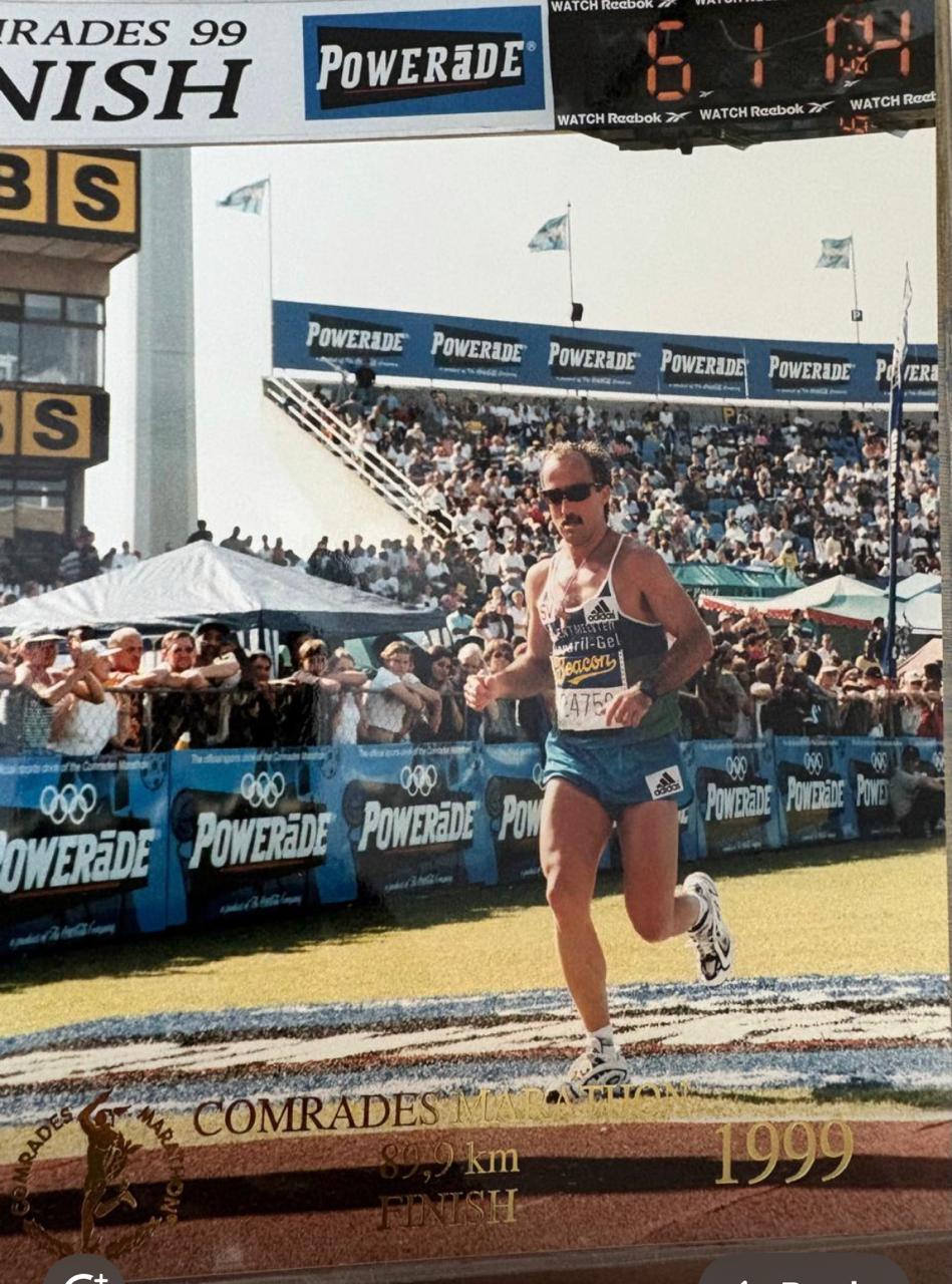 Nuno Thomaz crossing Comrades Marathon finish line